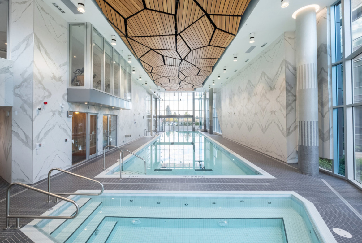 2-Denna-Club-Pool-Hot-Tub-1600x1067